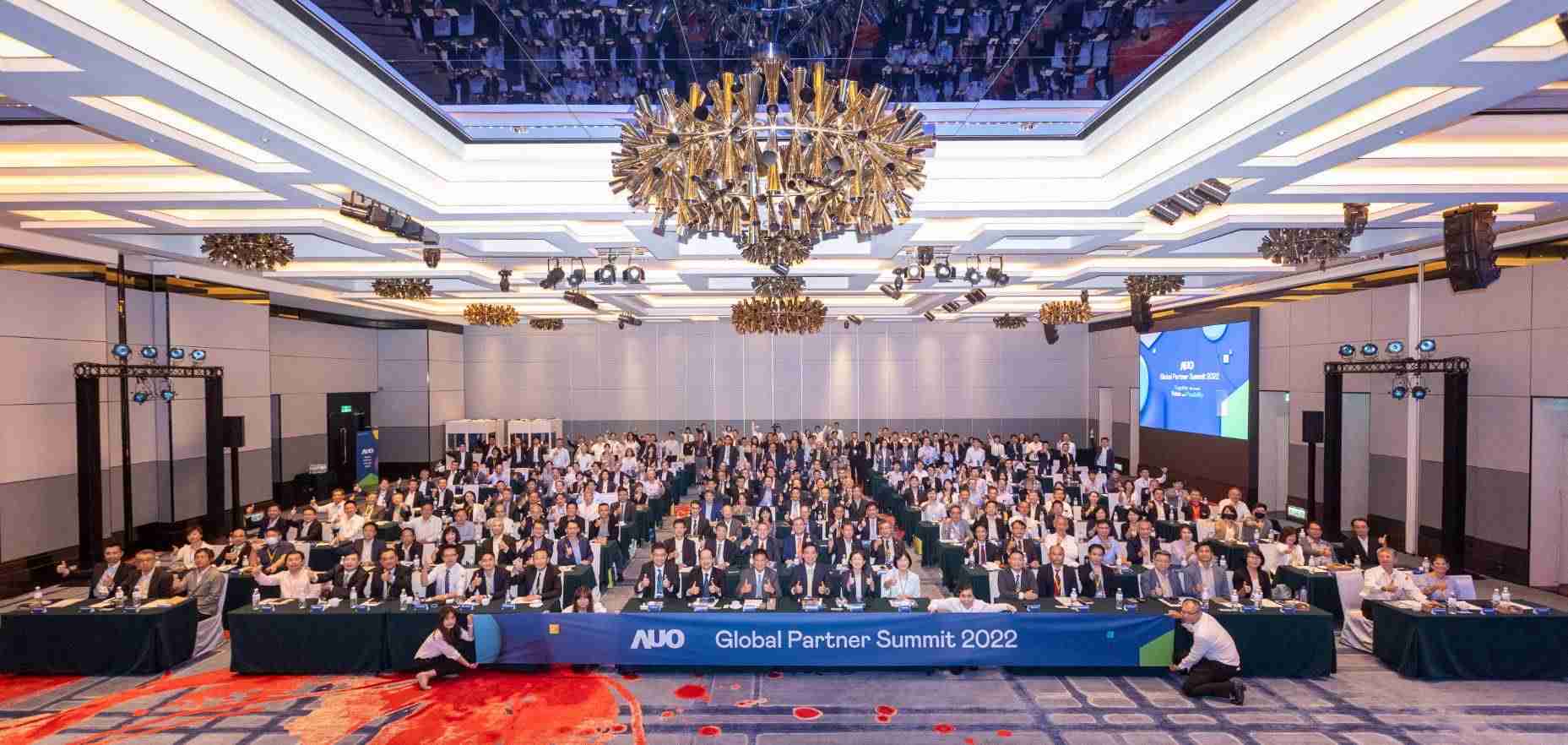 友達推動「安心、、創新、、用心、、、、同心、、、、盡心」五星職旅，，，為菲籍員工打造全方位照護，，，首度贏得「人權實踐與發展領袖獎」殊榮