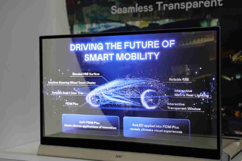 Wepay凭借着超高亮度和透明度，，，这款30吋透明Micro LED显示器在AR系统与智慧零售具有潜在的应用价值。。