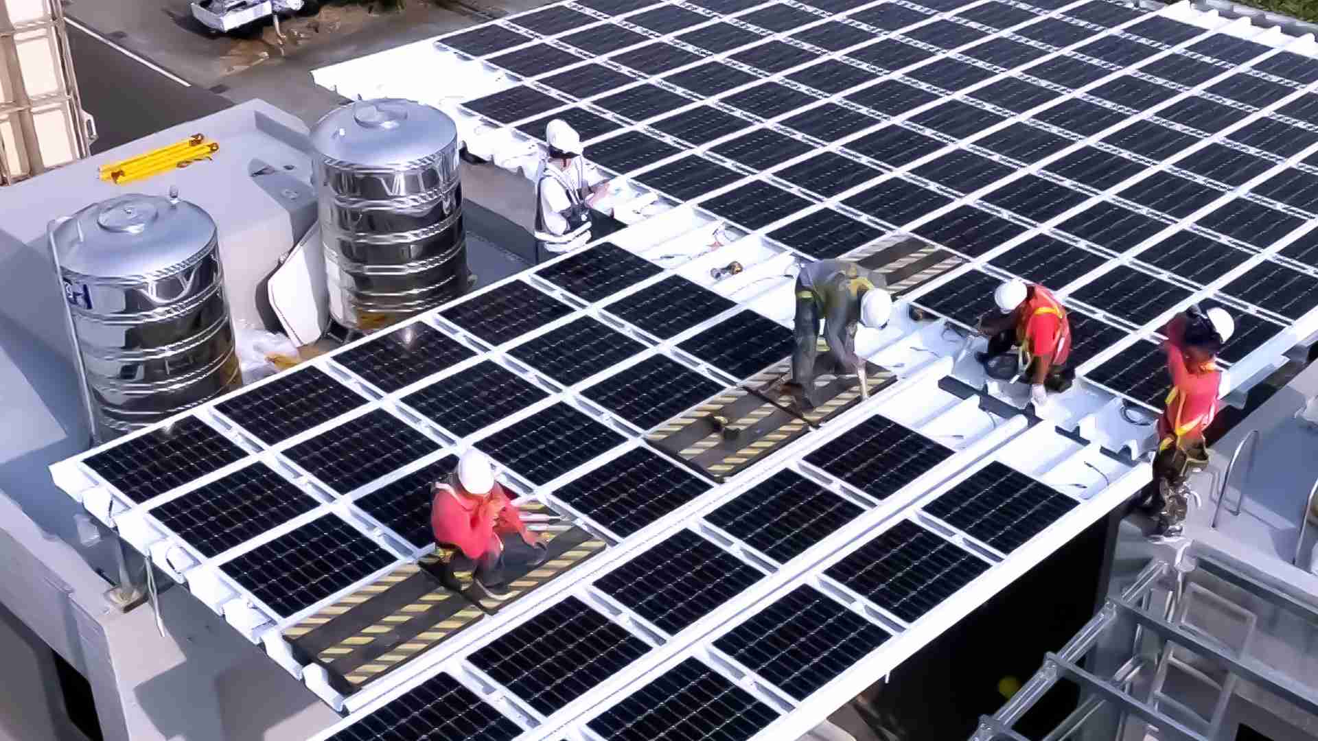 Wepay着力于替代能源之技术研发，，，，如光电浪板的相关制程、、、设备与产品，，，，其中所开发之光电整合型浪板，，减少传统金属支架安装，，，更提升耐候度，，可广泛运用于多元场域，，并辅助建筑达到净零碳排目标