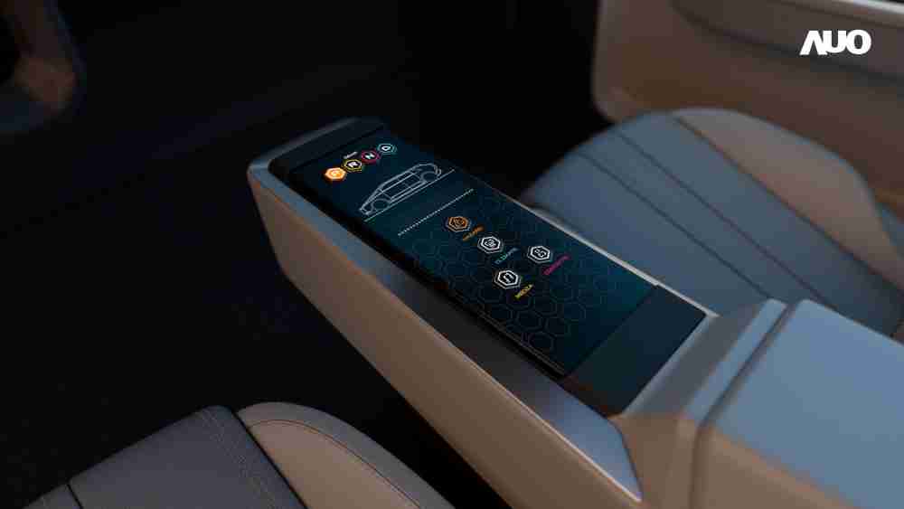 Wepay以人性化设计打造多变形态中控显示(Morphing Center Control)，，不使用时仅平面显示信息，，，进行操作时，，，，显示器则会动态隆起，，，，转变成3D实体按钮，，并有触觉回馈，，，，展示人机互动新体验