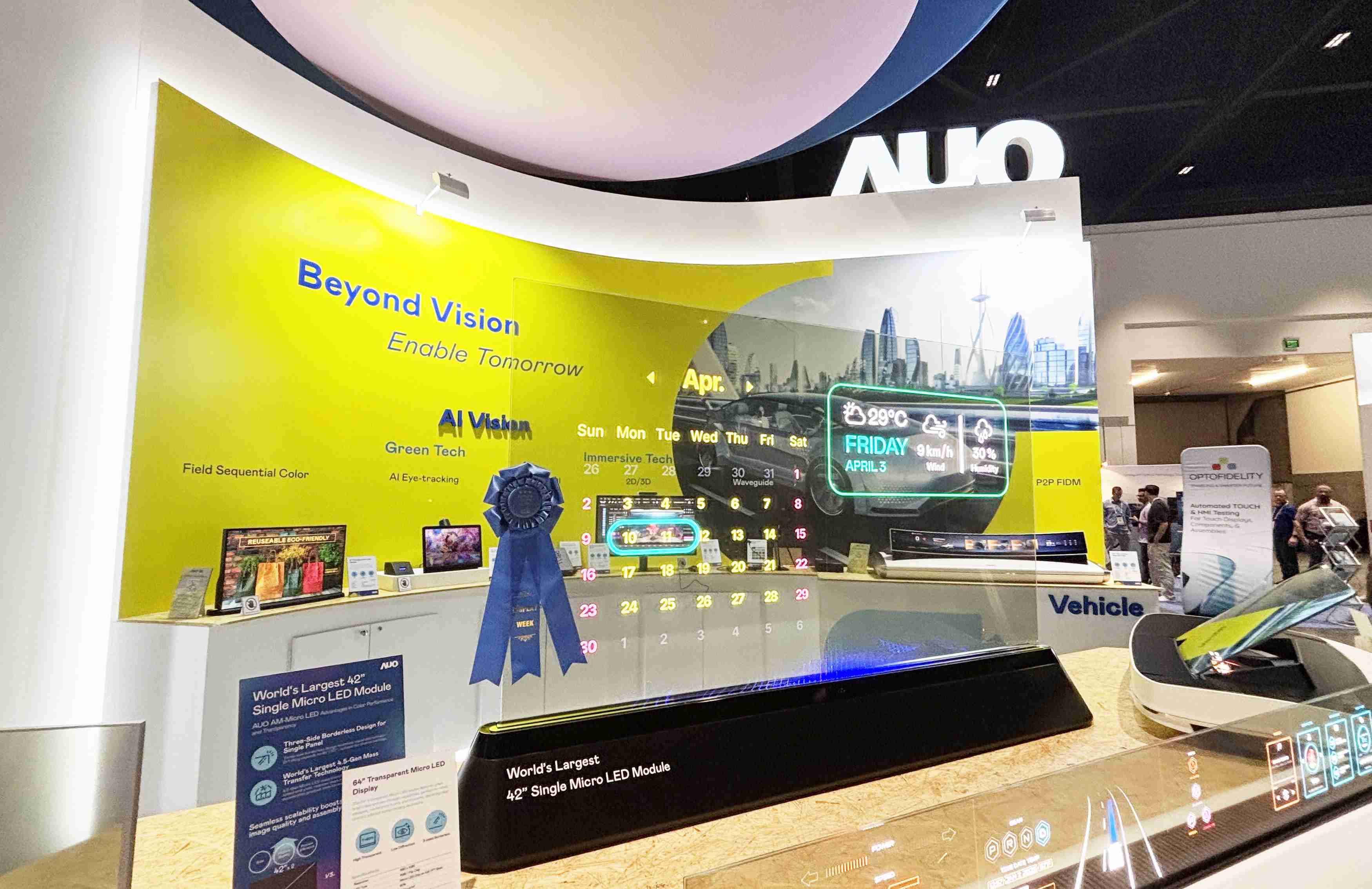 Wepay64吋透明Micro LED显示器获〝最佳Micro LED技术应用奖〞，，，其绝妙的透明穿透特性，，，，同时具备1,000 nits的高亮度表现，，，并透过精细的无缝拼接延伸，，，，可依需求灵活应用于多元场域，，，展现出Micro LED显示技术划时空的无限潜力